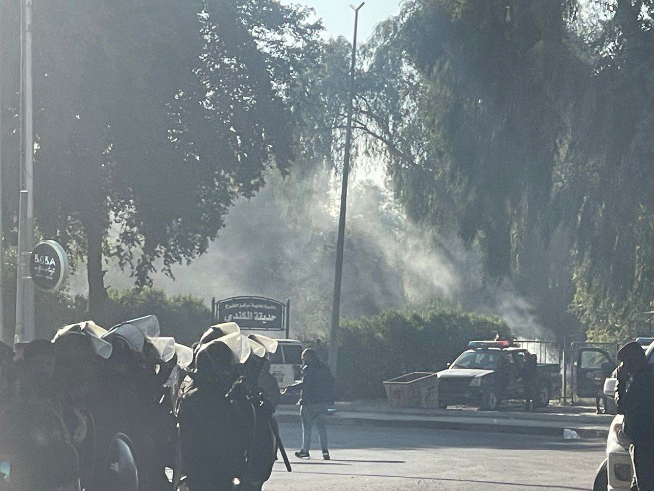 بالصورة.. القوات الامنية تغلق جميع الطرق المؤدية إلى مقر المحكمة الاتحادية