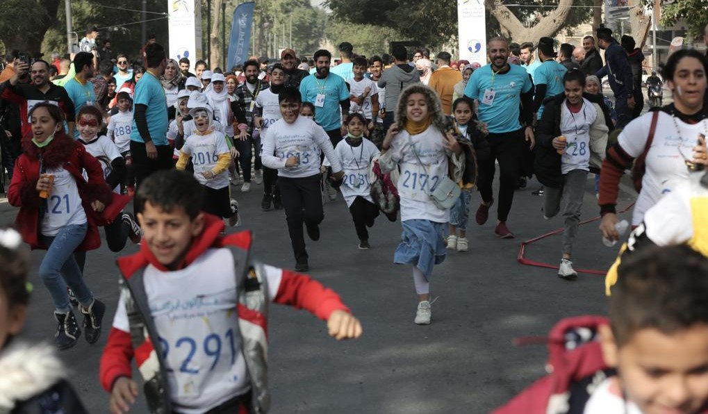 بضمنهم أيتام وابناء شهداء .. مئات الأطفال يشاركون بماراثون في بغداد