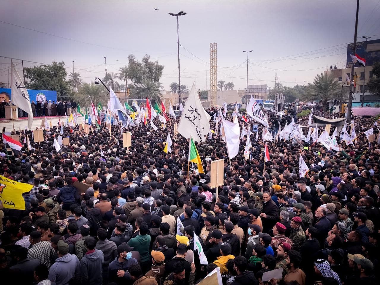 لوموند: رسائل إيرانية من تظاهرات الميليشيات في بغداد