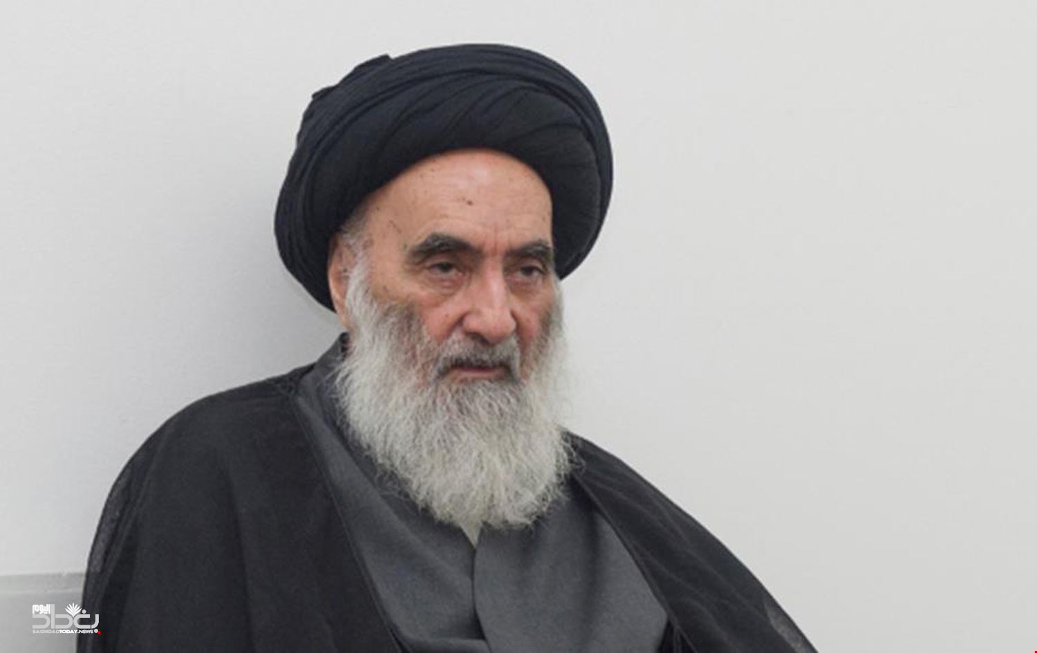 مكتب السيد السيستاني يرد على استفتاء بشأن تقاضي الموظف أكثر من راتب