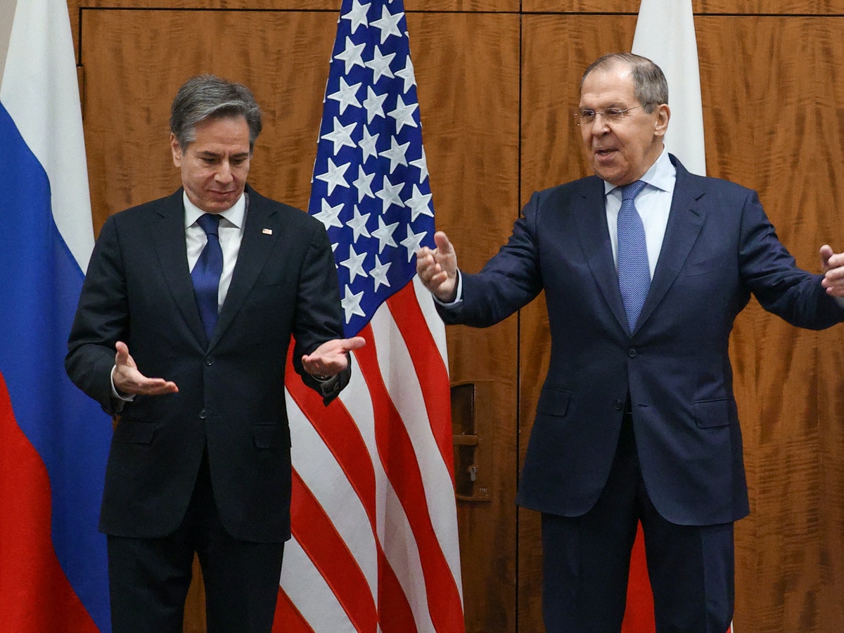 واشنطن: موسكو تضع “المسدس على الطاولة” في مفاوضاتها معنا