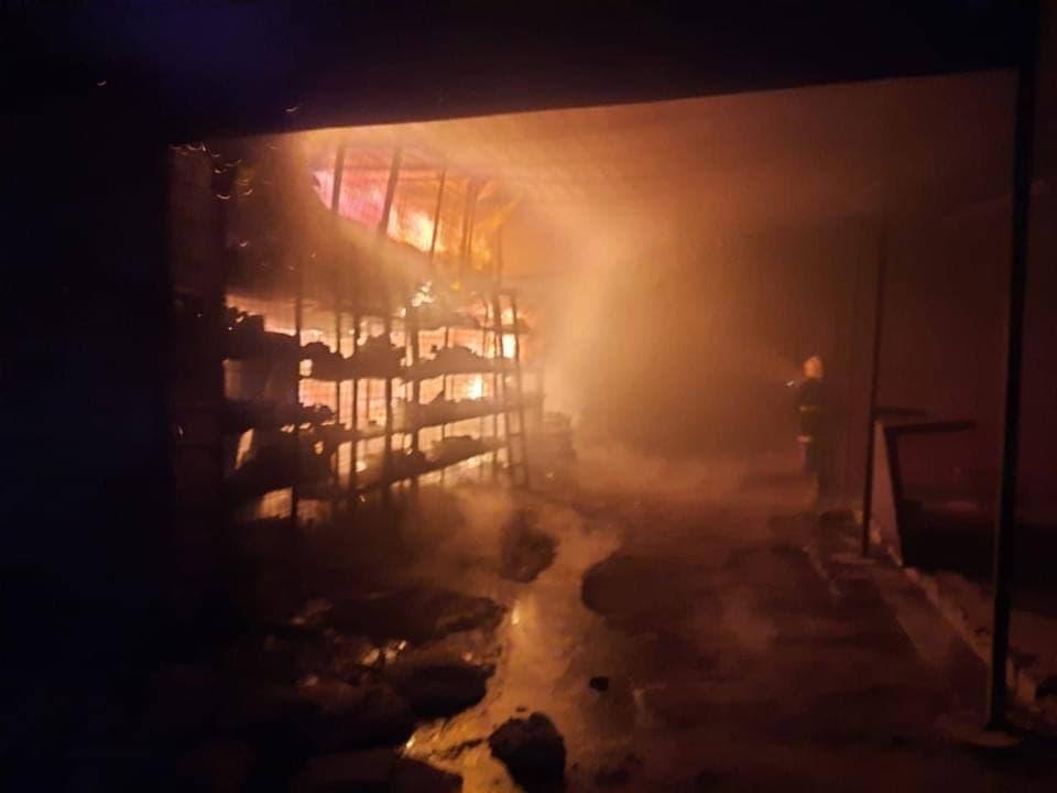 السيطرة على حريق كاد يلتهم 50 محلاً تجارياً في العاصمة بغداد