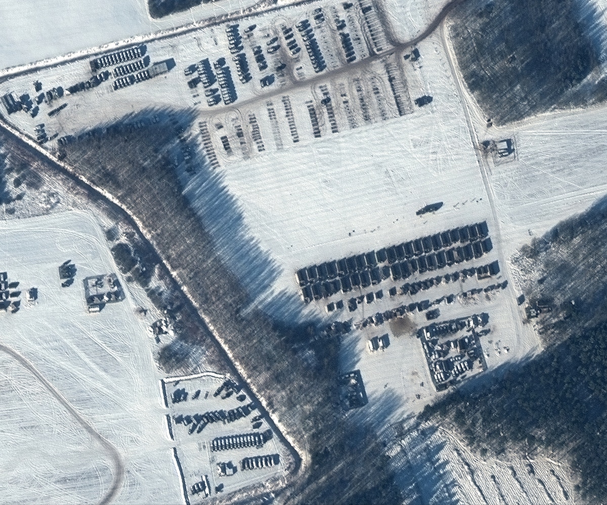 مسؤول أميركي: نصف القوات الروسية قرب حدود أوكرانيا في “مواقع هجومية”