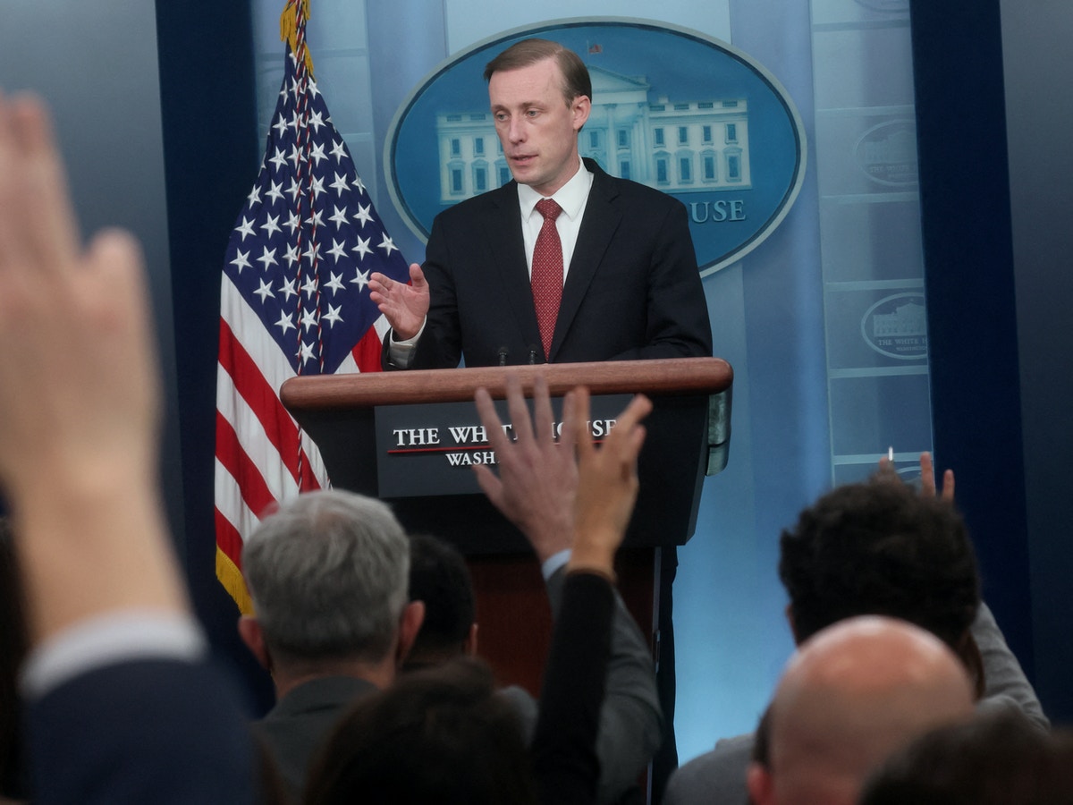 البيت الأبيض: مناقشات في “الناتو” لتزويد أوكرانيا بطائرات حربية