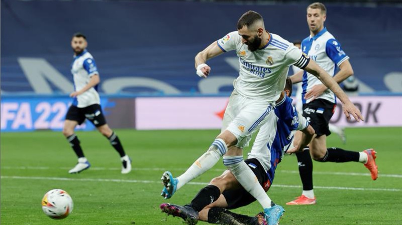 الملكي يسحق ألافيس بثلاثية ويعزز صدارته للدوري الإسباني