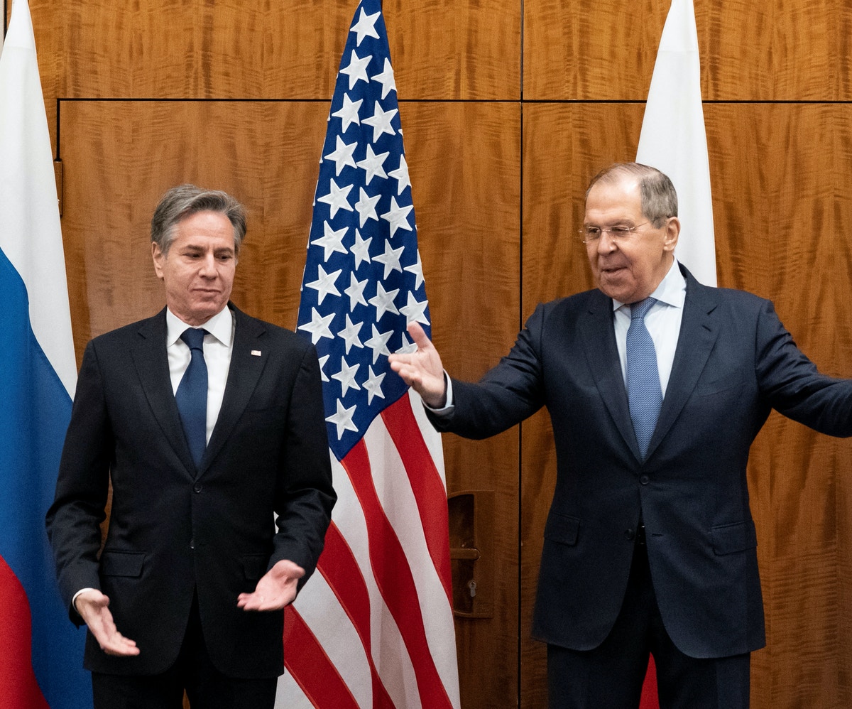 لافروف يدعو لحوار عملي.. وبلينكن يطالب باحتواء ملحوظ لأزمة أوكرانيا