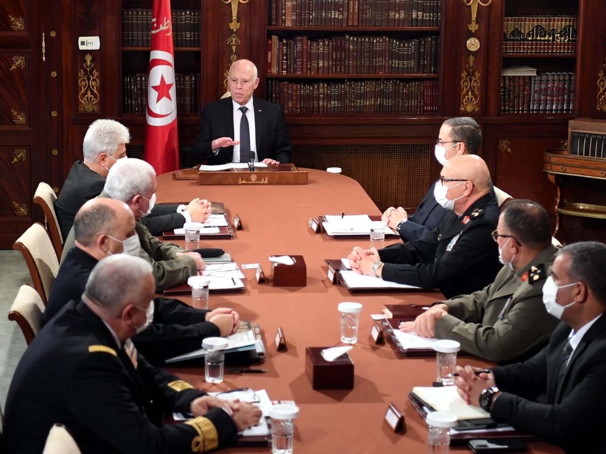 الرئيس التونسي يمدد حالة الطوارئ إلى نهاية 2022