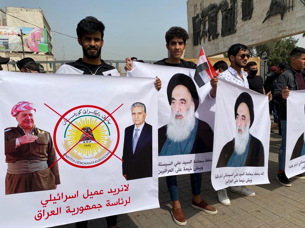 متظاهرون في ساحة التحرير يعلنون رفضهم لمرشح الرئاسة ريبر أحمد