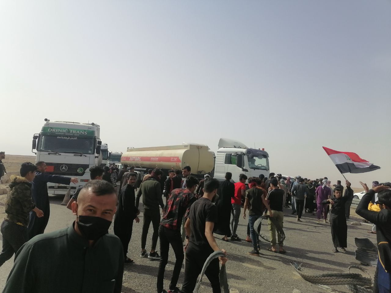 احتجاجات في الناصرية وقطع الطريق الدولي في سوق الشيوخ بسبب غلاء الأسعار