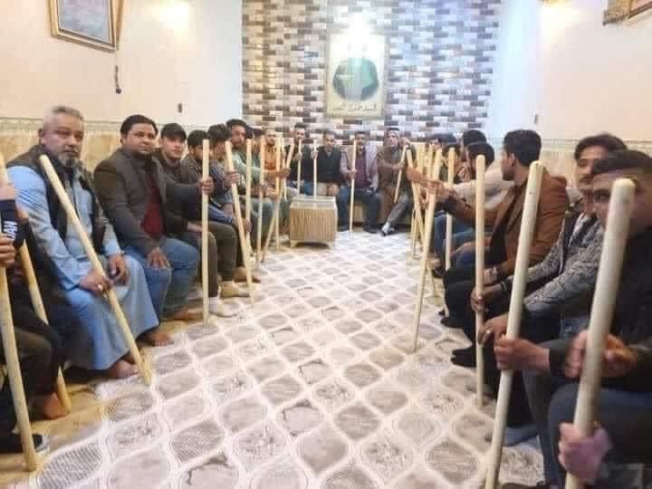 ردا على دعوة اخذ الحق للناشط ضرغام ماجد ..اتباع التيار يتداولون صورا وهم يحملون “التواثي” وصالح العراقي: الصدر لا يقبل بالتظاهر في النجف