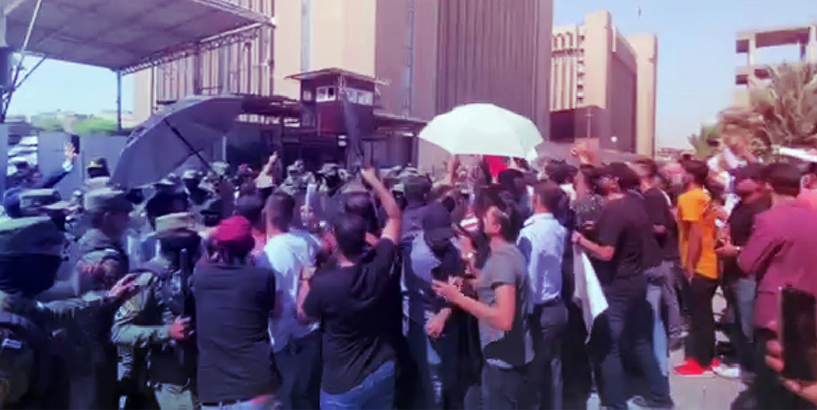 أساتذة جامعيون يتعرضون للضرب لمطالبتهم بحقوقهم بالسكن