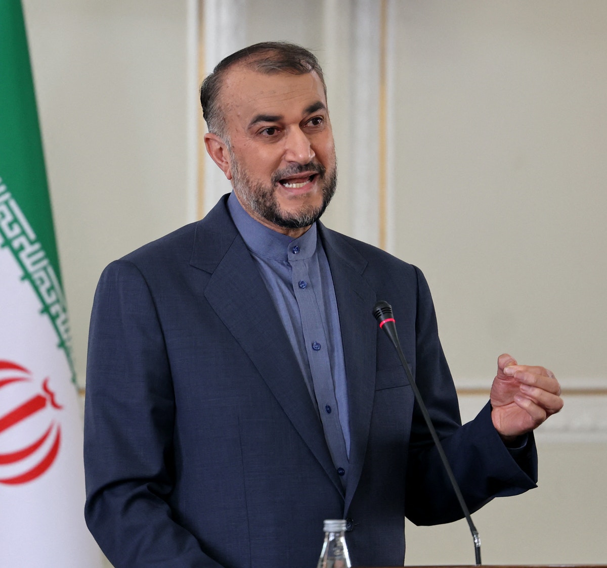 إيران تطلب إلغاء بعض العقوبات قبل إحياء الاتفاق النووي