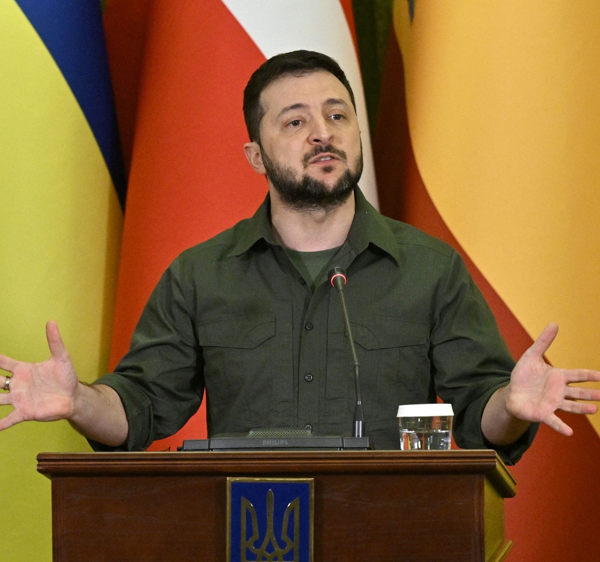 قبيل توجه بلينكن إلى كييف.. زيلينسكي يدعو بوتين إلى لقاء “يُنهي الحرب”