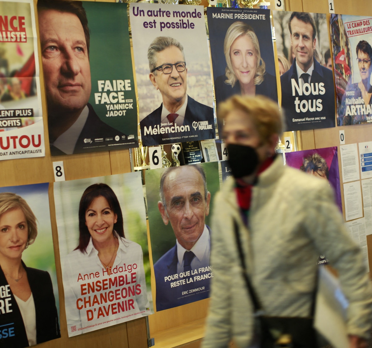 ماكرون ولوبان أبرز المنافسين.. الفرنسيون يدلون بأصواتهم في انتخابات الرئاسة