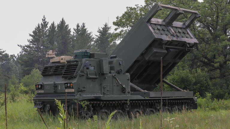 مسؤول أمريكي: بايدن لم يستبعد تزويد أوكرانيا براجمات الصواريخ