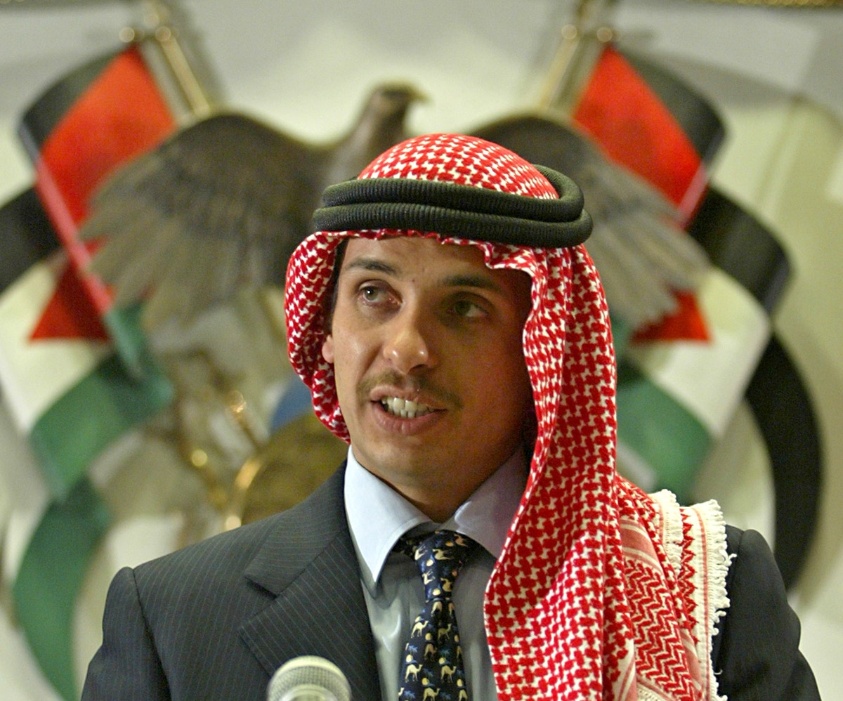 الأردن.. قرار ملكي بتقييد اتصالات الأمير حمزة وإقامته وتحركاته