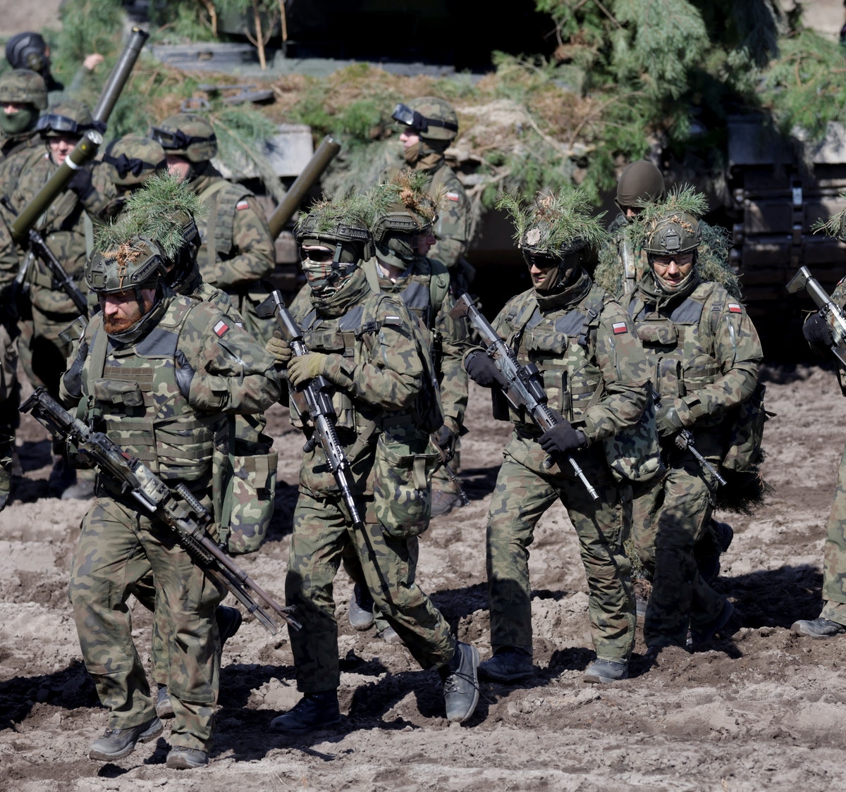 واشنطن تبحث الإبقاء على 100 ألف جندي في أوروبا لمواجهة تهديدات روسيا