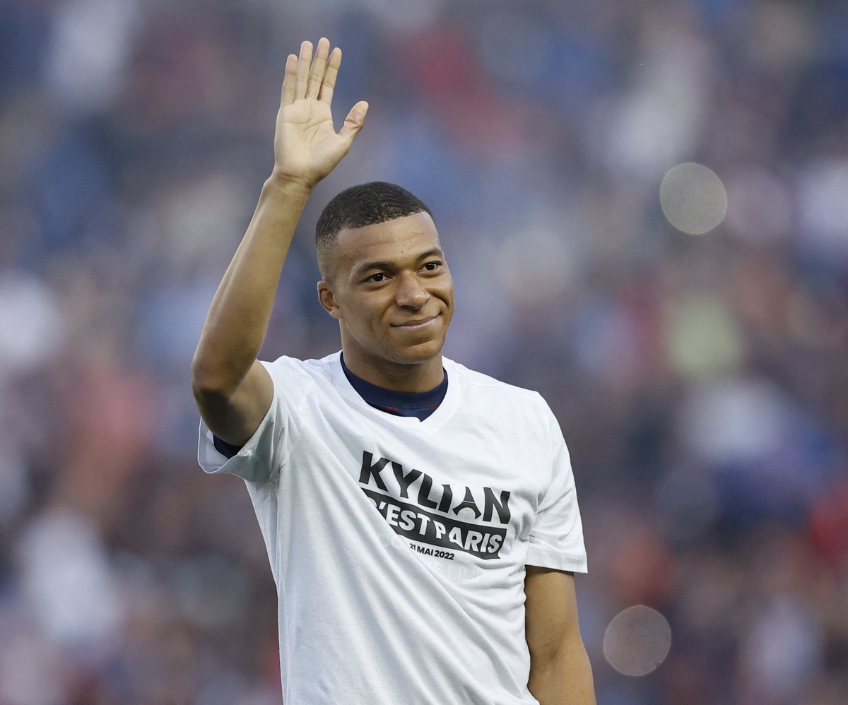 مبابي: تفاوضت مع ليفربول قبل تمديد عقدي مع باريس سان جيرمان