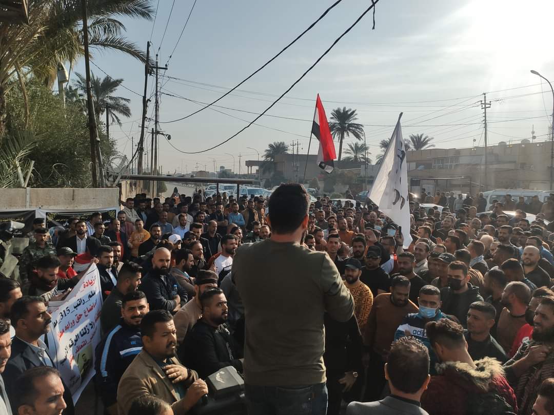 لليوم الثاني.. محاضرو ديالى يغلقون بوابة التربية وينصبون خيام الاعتصام