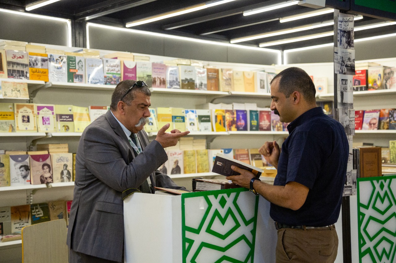 في معرض للكتاب بالسعودية.. الفنان العراقي سعيد الواسطي يغلف “كتاب المدينة” بالبهجة