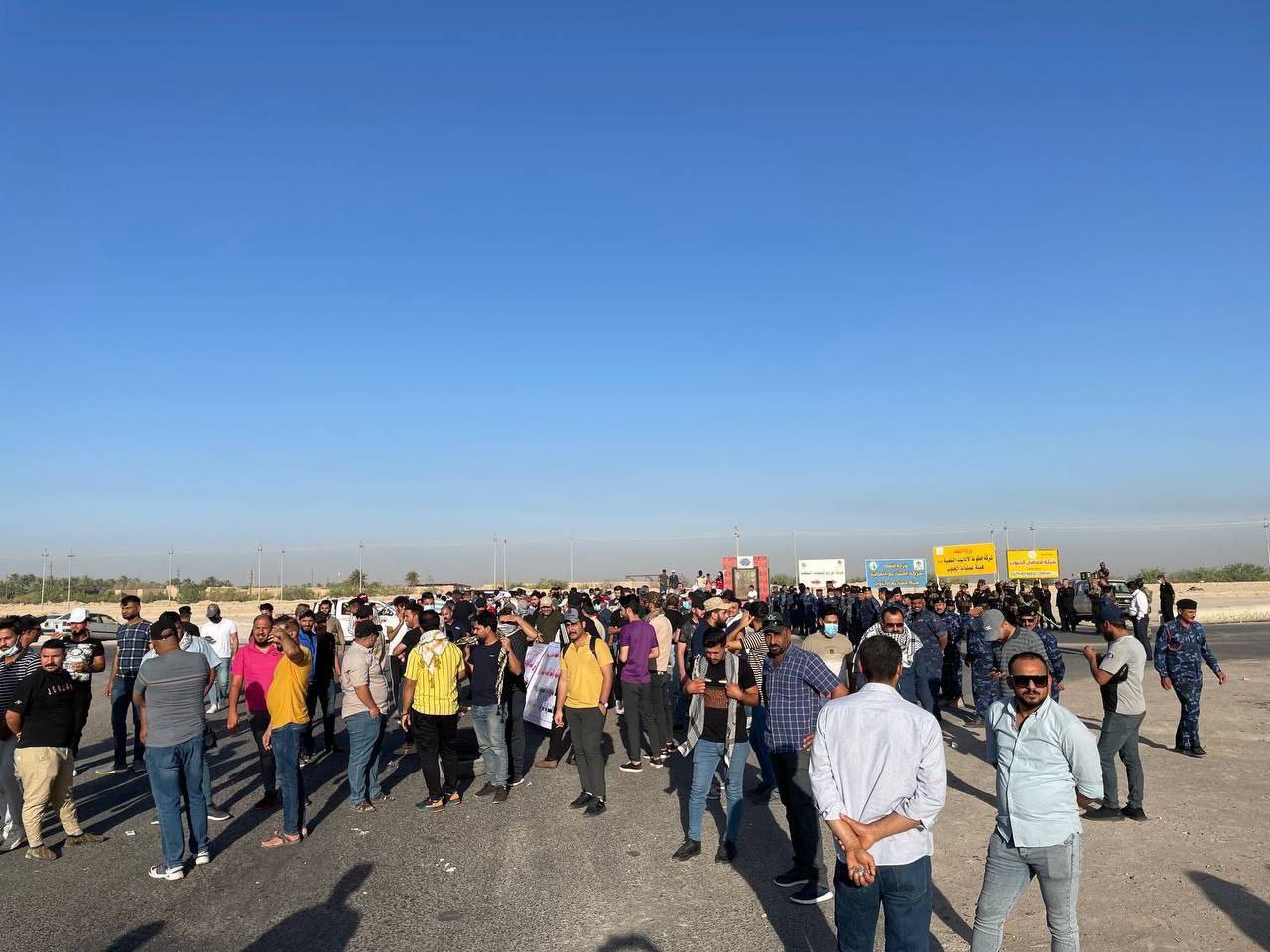 في محافظتين.. إغلاق مصفى نفطي وقطع جسرين من قبل محتجين