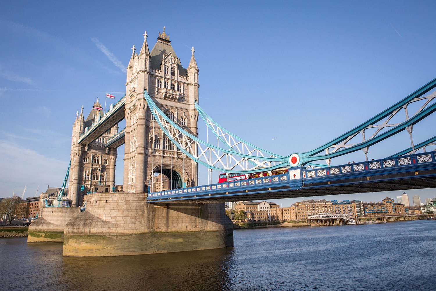 الشرطة البريطانية تغلق ساحة في لندن لفترة وجيزة بسبب جسم مشبوه