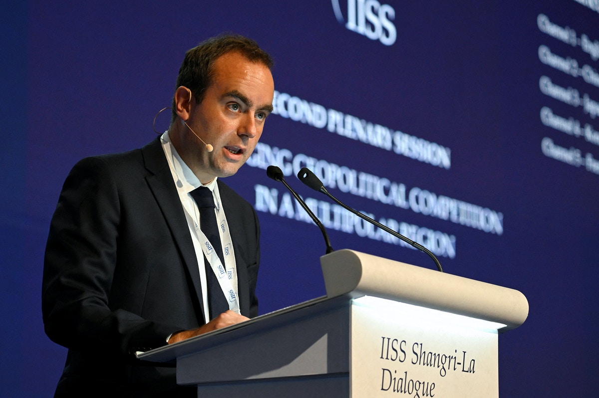 فرنسا تنوي تعزيز انتشارها العسكري بمنطقة آسيا والمحيط الهادئ