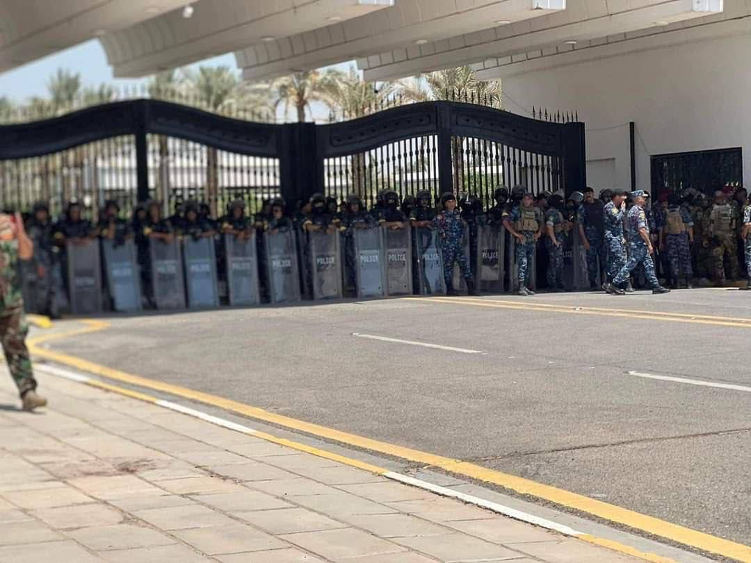 وزير الصدر يخاطب أنصاره: لا نرضى بالتعدي على القضاء العراقي