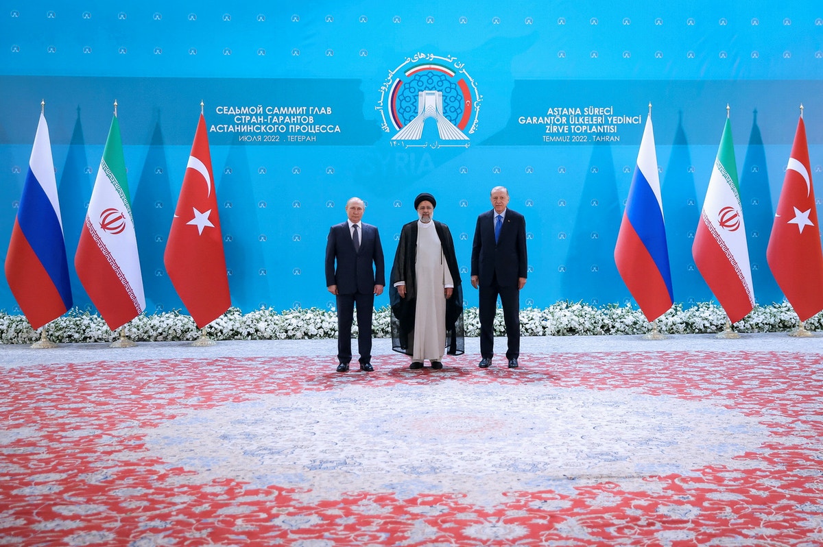 بعد قمة ثلاثية.. روسيا وتركيا وإيران ترفض “محاولات خلق واقع جديد” في سوريا