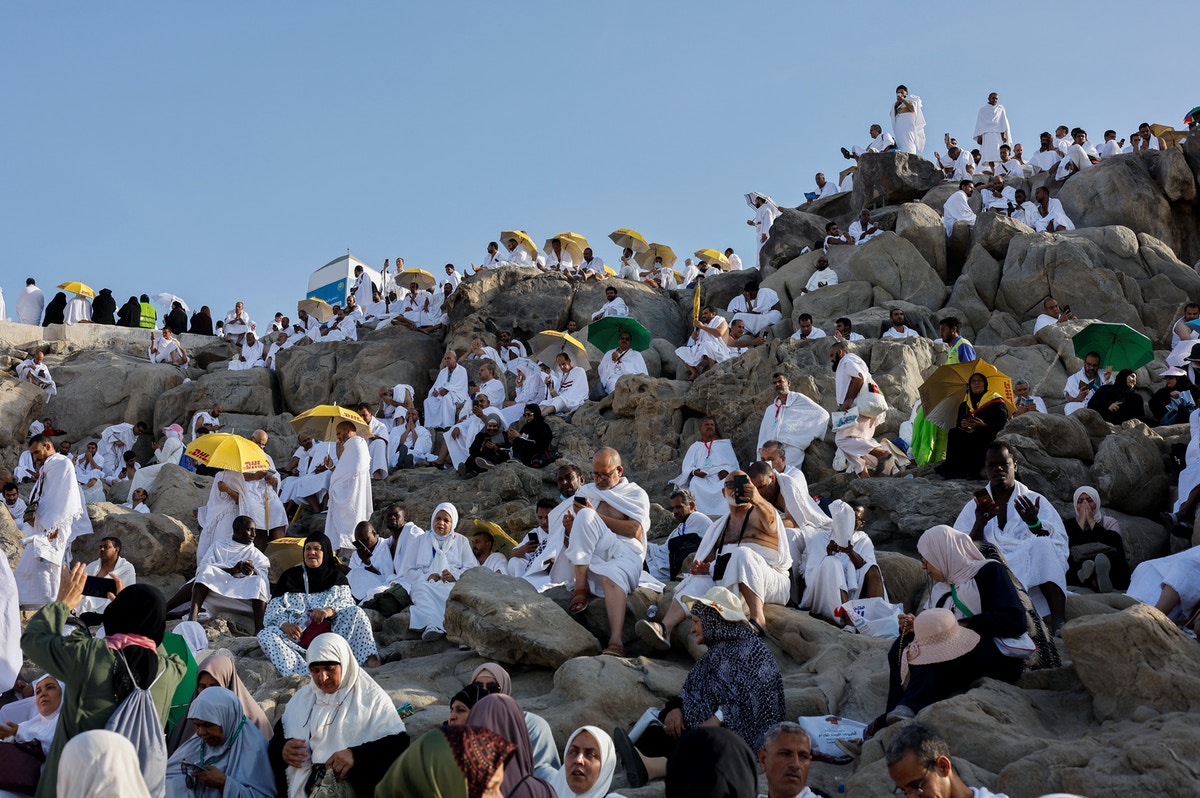 مليون حاج على صعيد “عرفات” لأداء الركن الأعظم