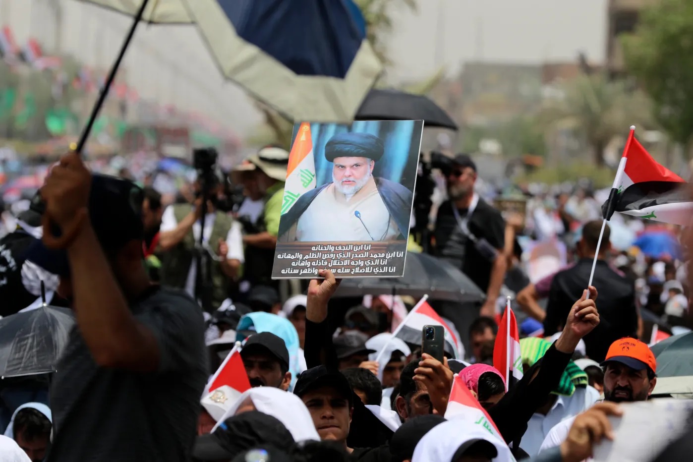 الصدر يقطع طريق الولاية الثالثة على المالكي: اعتزل العمل السياسي أو سلّم نفسك للقضاء