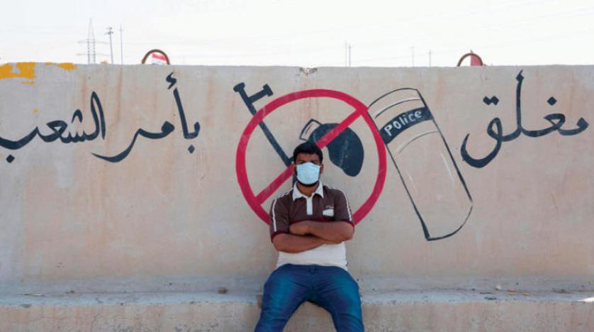 في محافظتين.. موظفون يغلقون دوائرهم بسبب تأخر الرواتب