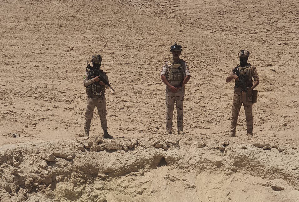 الاستخبارات العسكرية تلقي القبض إرهابيين اثنين وتضبط عبوات ناسفة في الأنبار