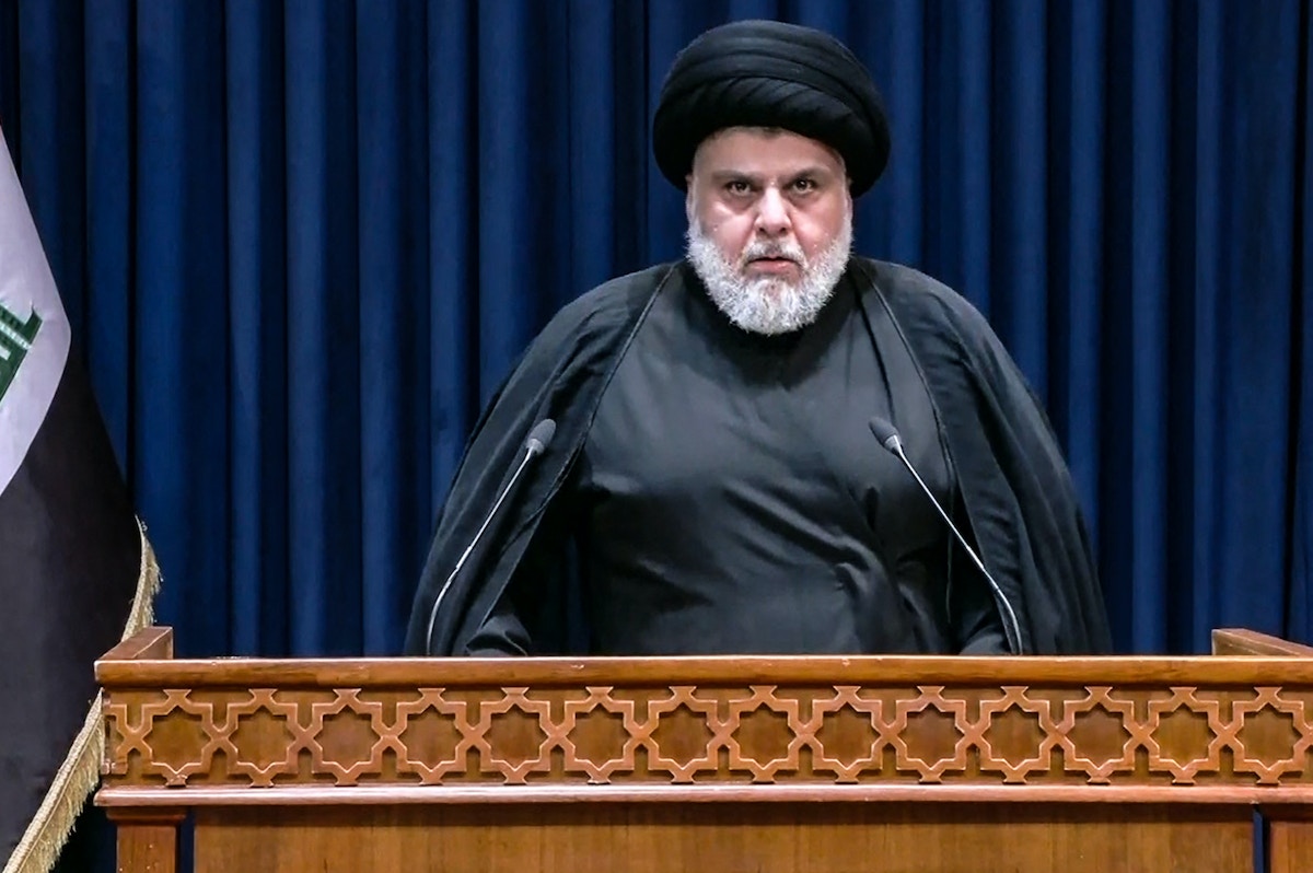 الصدر يعلن اعتزاله النهائي للسياسة وإغلاق مؤسساته