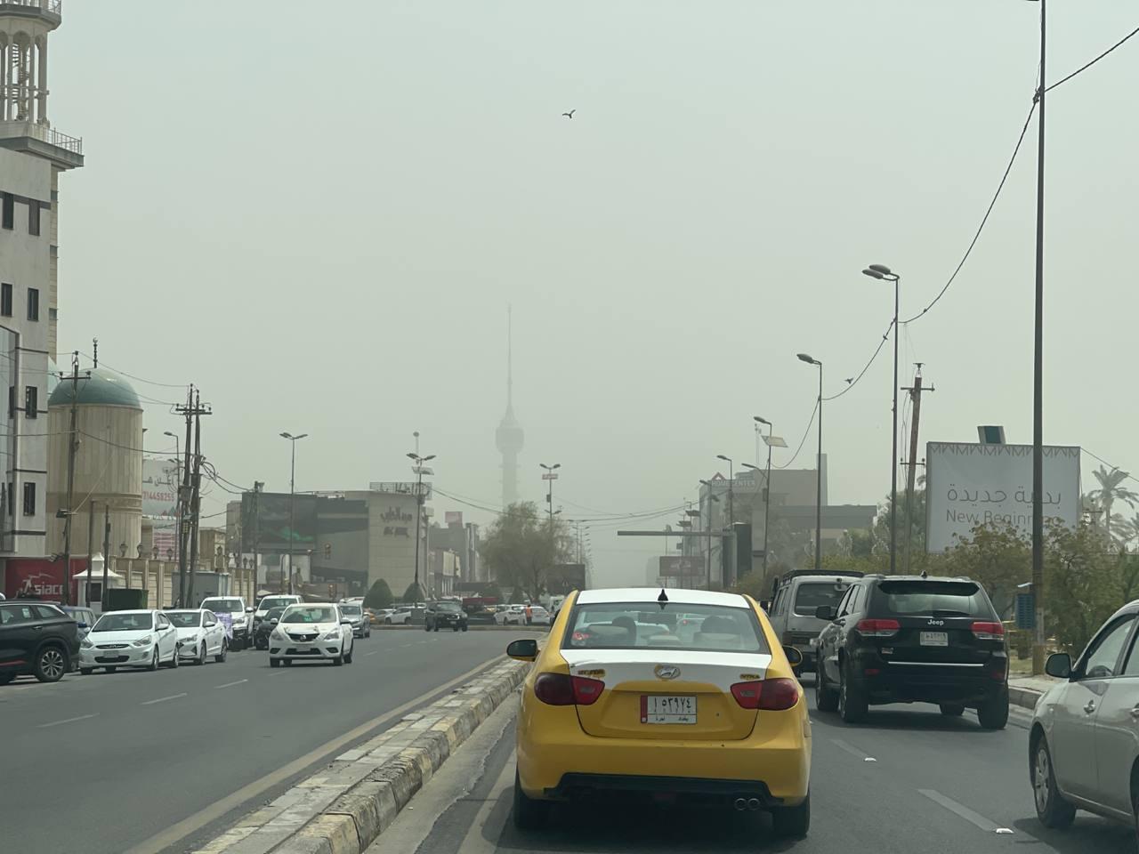 صور.. غبار يغزو سماء العاصمة بغداد