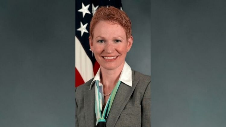 السفارة الامريكية تدلي بتفاصيل زيارة مسؤولة امريكية رفيعة الى العراق