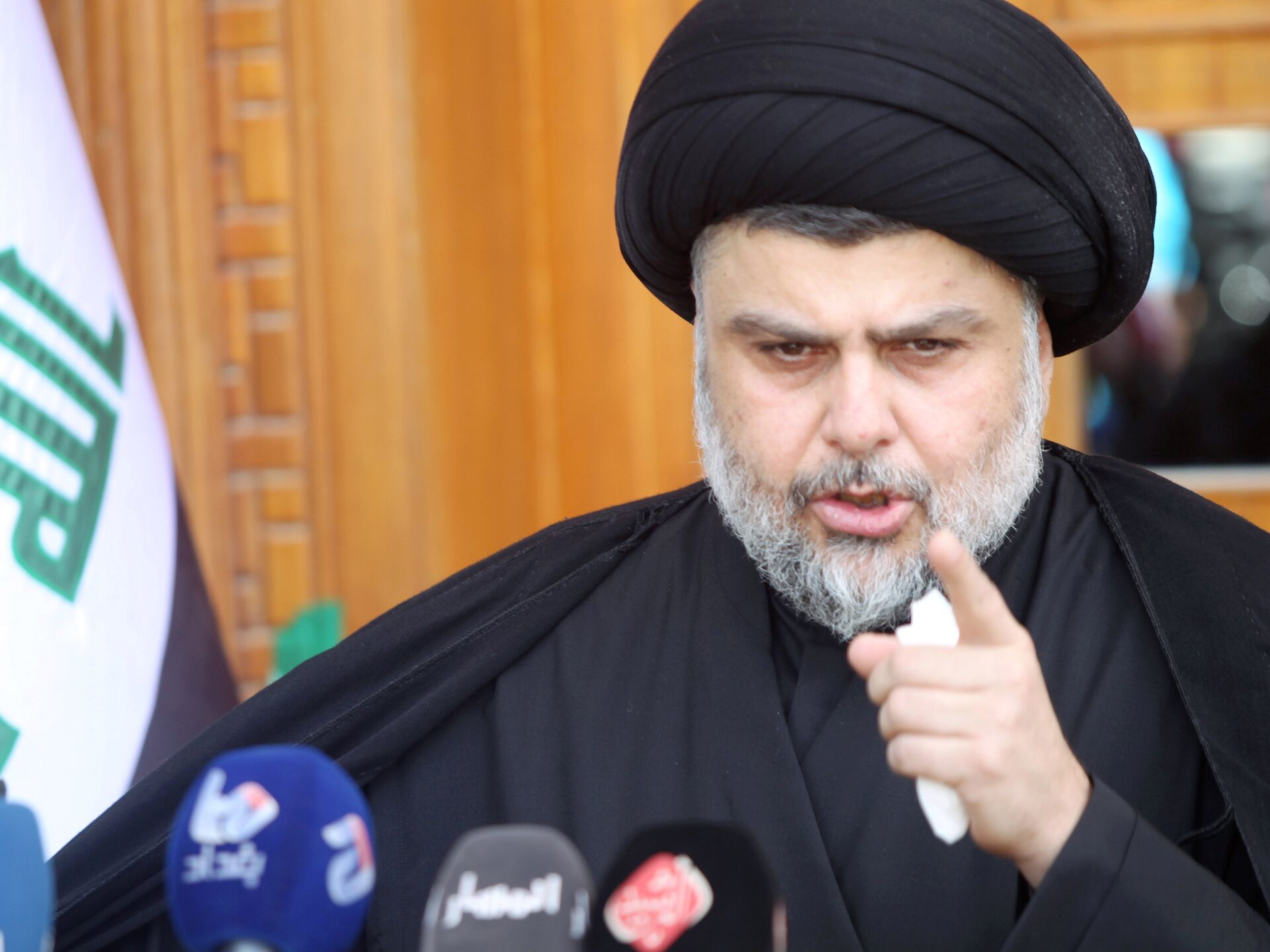 الصدر يلوح بمفاجأة الإطار