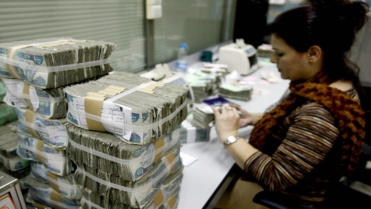 خبراء يصفون خطابات الضمان المصرفية بأنها طريقة للنصب والاحتيال