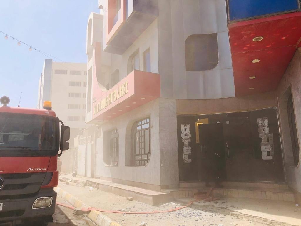 فرق الدفاع المدني تخمد حريقاً اندلع داخل فندق وسط كربلاء