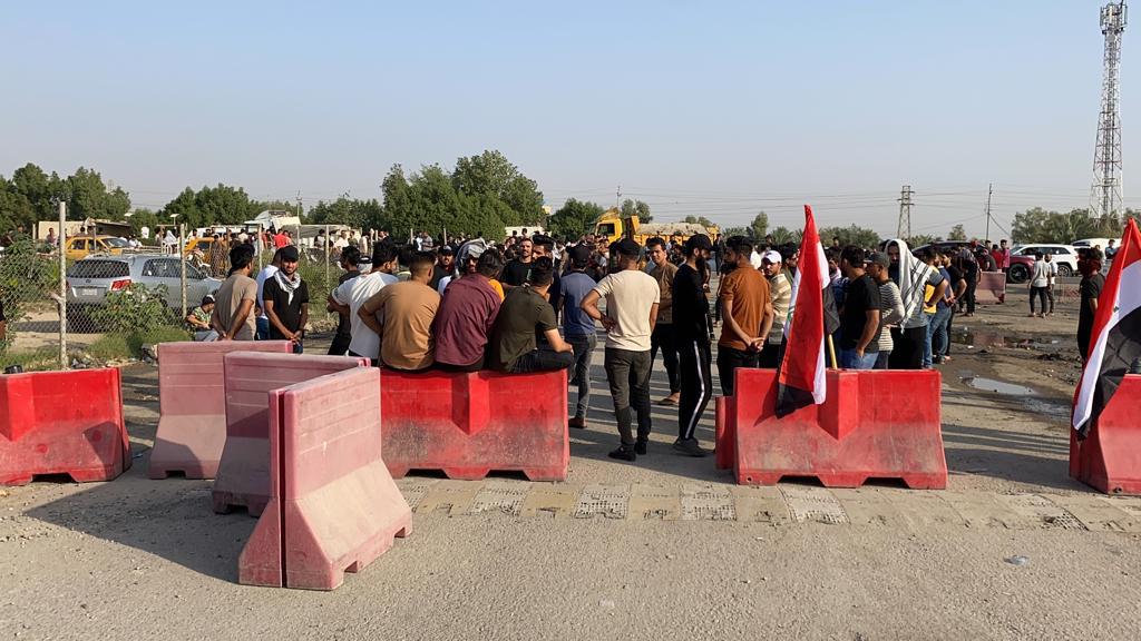 محتجون غاضبون يغلقون شركة نفط ذي قار