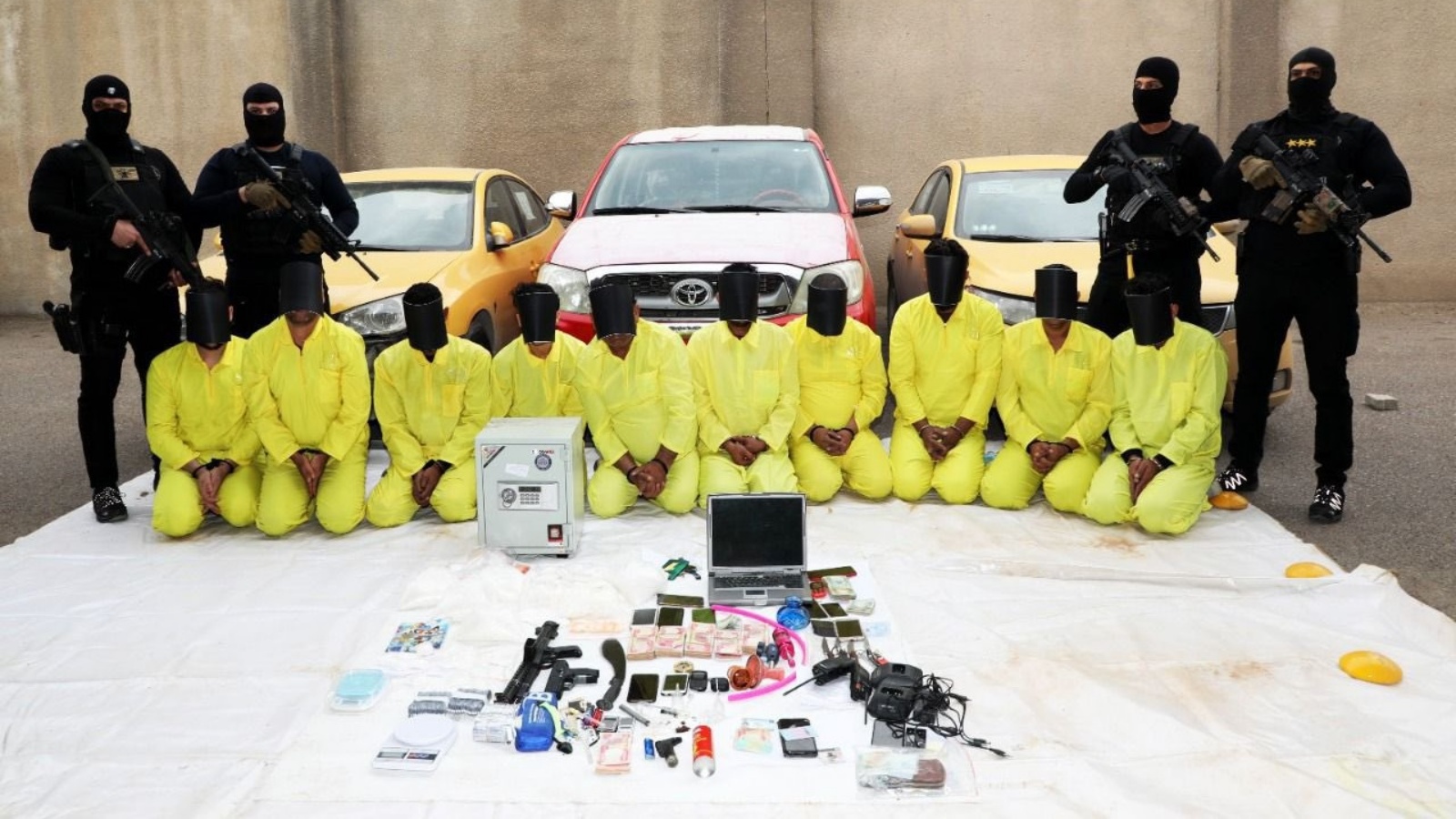 السلطات الأمنية تلقي القبض على 12 متعاط ومتاجر للمخدرات