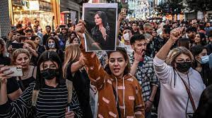 عائلة مهسا أميني ترفض تقرير الطب العدلي الإيراني