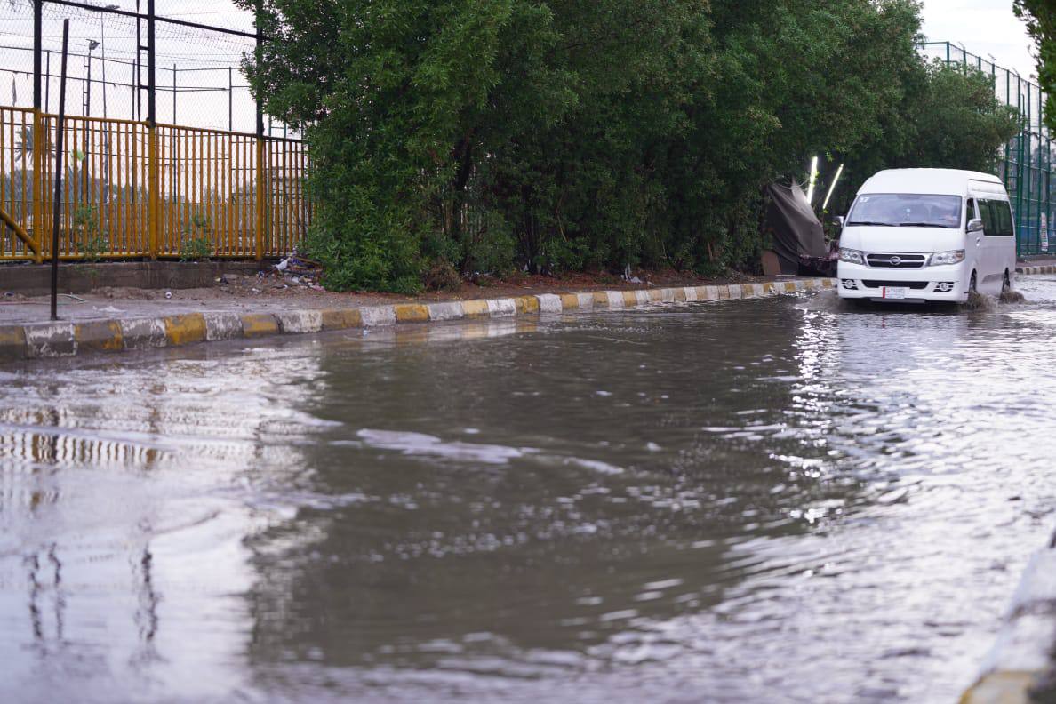 الطبيعة تكشف الزيف الحكوميهطول أولى موجات الامطار يغرق شوارع وأحياء العاصمة بغداد