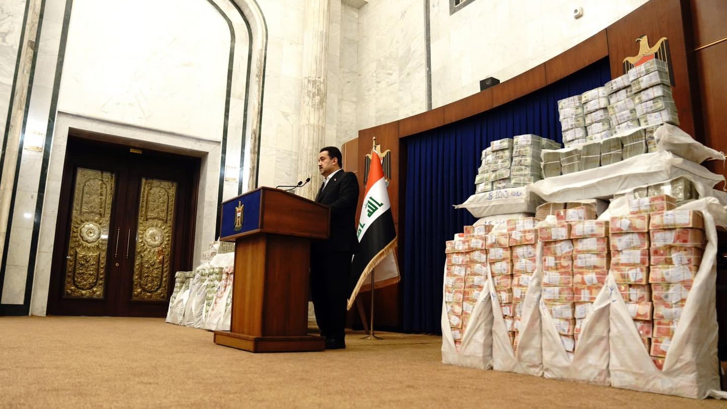 مع استرداد الدفعة الثانية .. أوساط مالية تثير تساؤولات عن مصير باقي مبالغ سرقة القرن