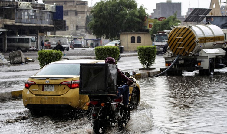 هطول امطار غزيرة .. محافظة بغداد تعلن استنفار ملاكاتها لتصريف مياه الامطار في مناطق ونواحي العاصمة