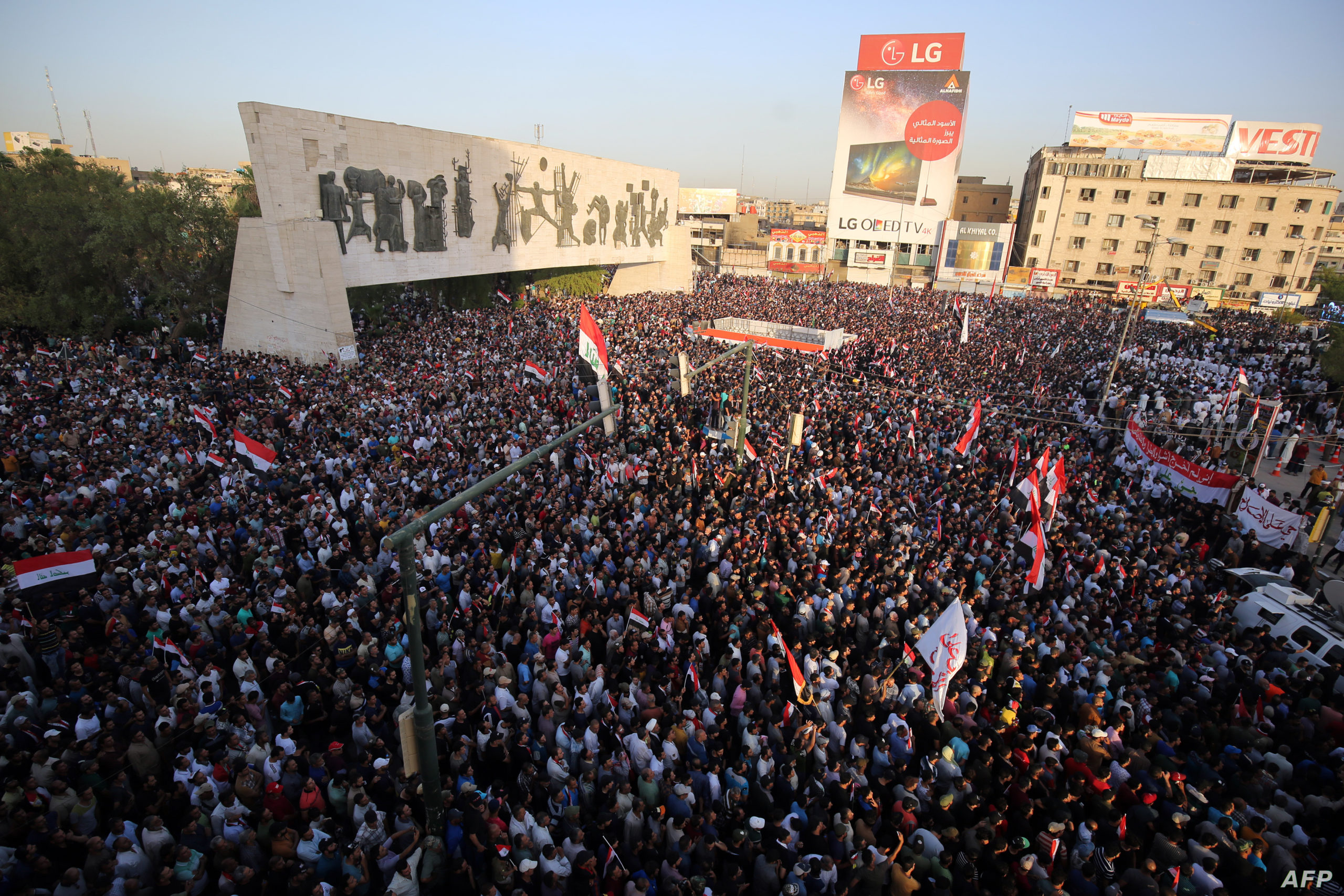 مرجحين احتجاجات في الصيف المقبل .. قياديان في التيار الصدري يشككان بامكانية اجراء انتخابات مبكرة
