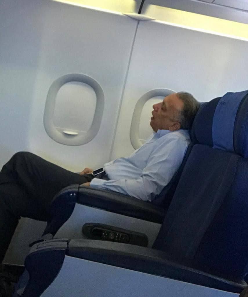 بعد تداول خبر هروبه من العراق .. ناشطون يتداولون صور عن هروب الكاظمي بطائرة خاصة