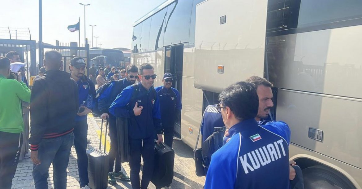 استعدادا لملاقاة منتخبنا الوطني الجمعة منتخب الكويت يصل البصرة