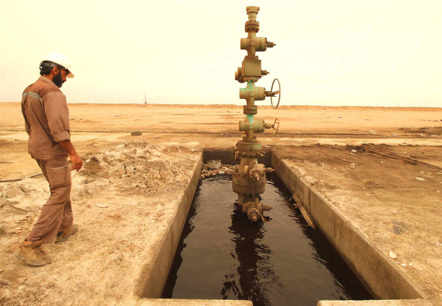 مواطنون يخشون اهدار الاستكشافات النفطية الجديدة من قبل الفاسدين