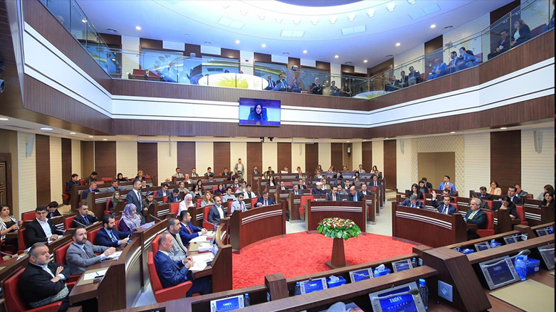 سياسيون: الديمقراطي يحاول فرض رايه في برلمان الإقليم من اجل مصالحه